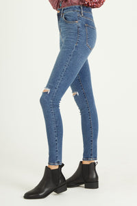 SUPER HIGH RISE SKINNY JEANS | SWEDEN